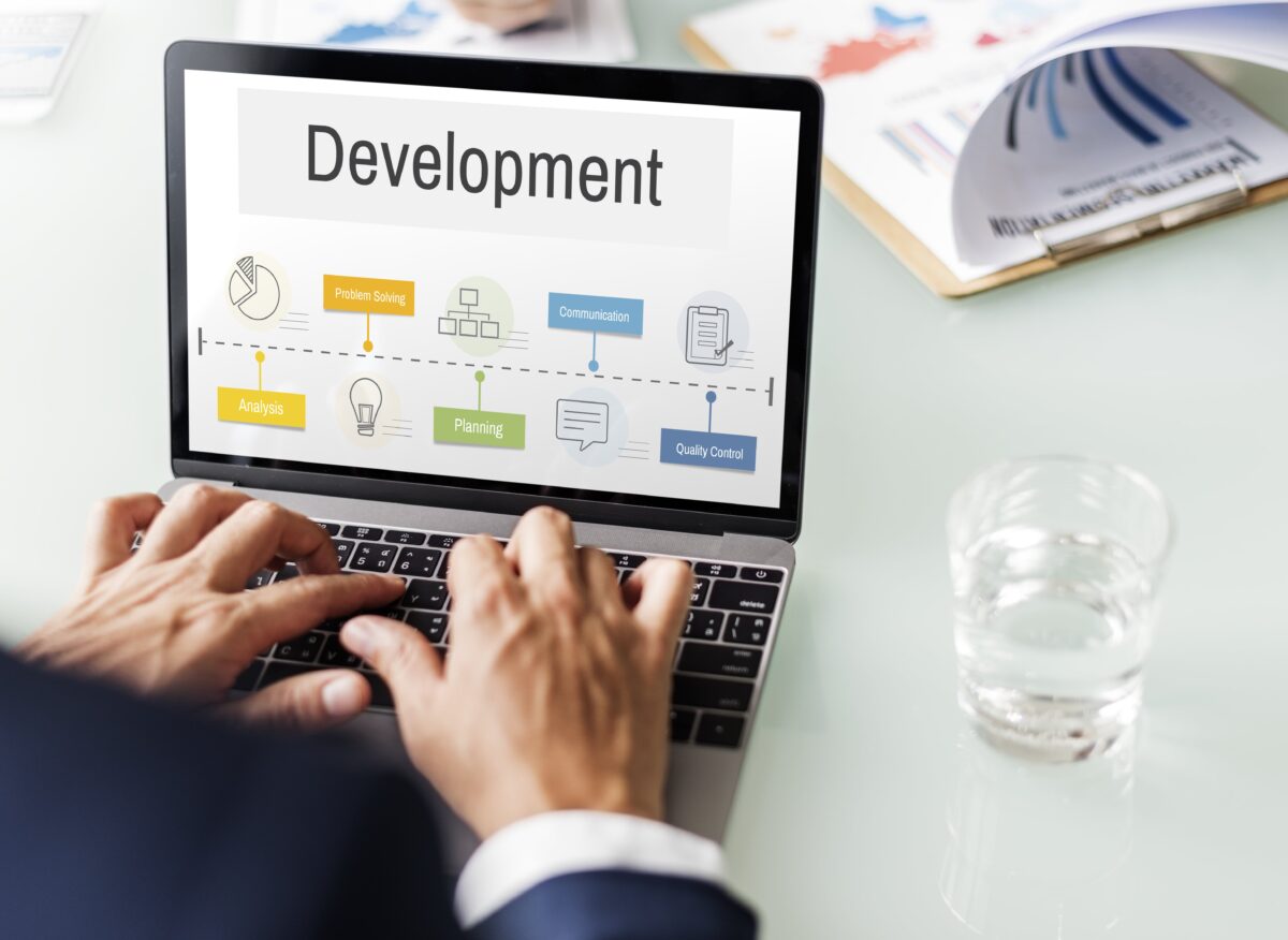 How to Decide Between Full Stack Development vs Data Science?